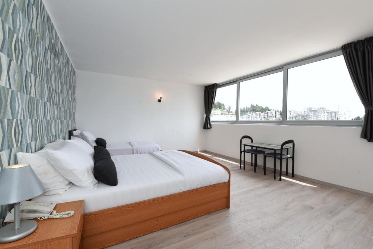 פלוצ'ה Hotel Tolero מראה חיצוני תמונה