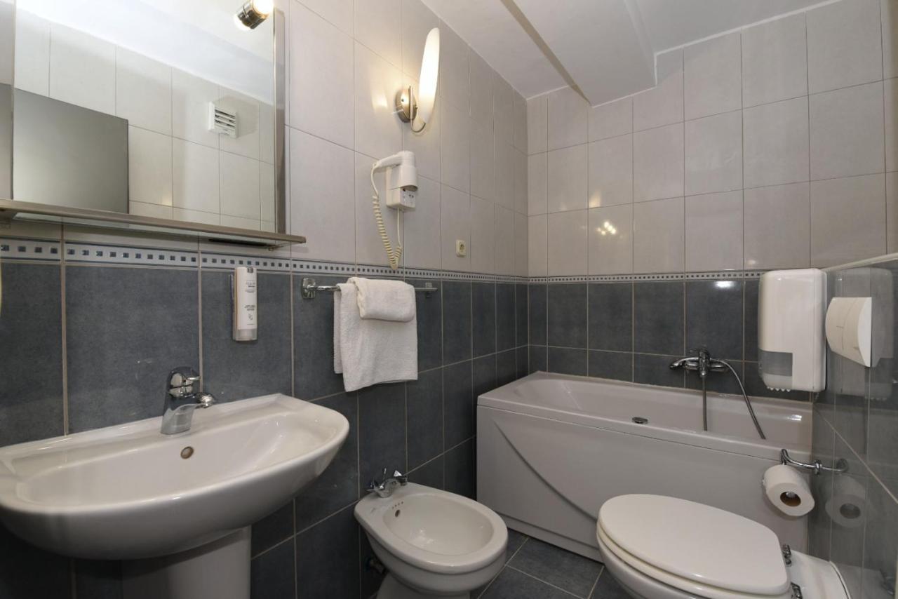 פלוצ'ה Hotel Tolero מראה חיצוני תמונה